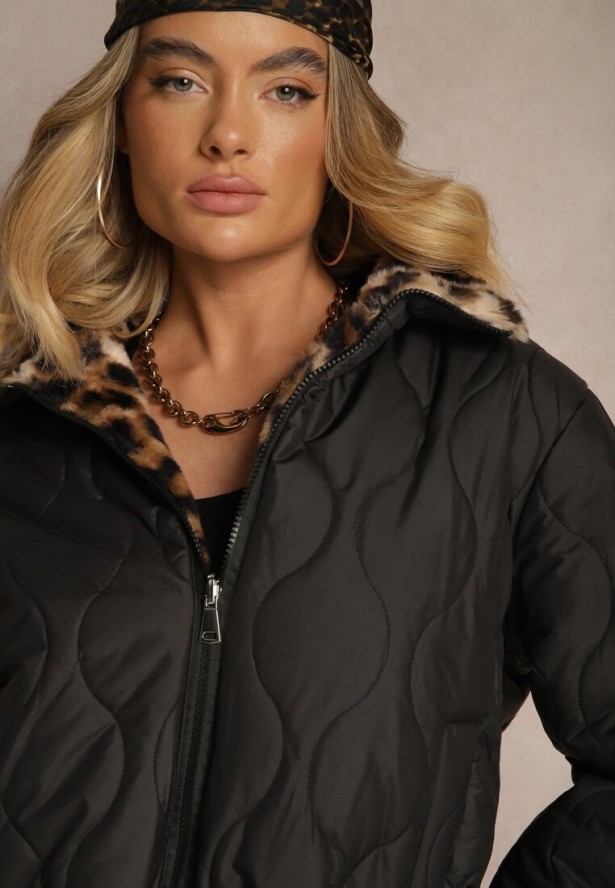 Czarna Dwustronna Kurtka z Pikowanymi Przeszyciami i Futerkiem w Panterkowy Wzór Cesita