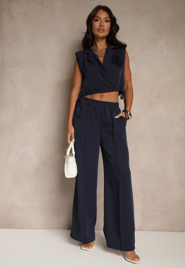 Granatowy Komplet Spodnie o Szerokim Kroju i Kopertowa Bluzka ze Ściągaczem Reavilora