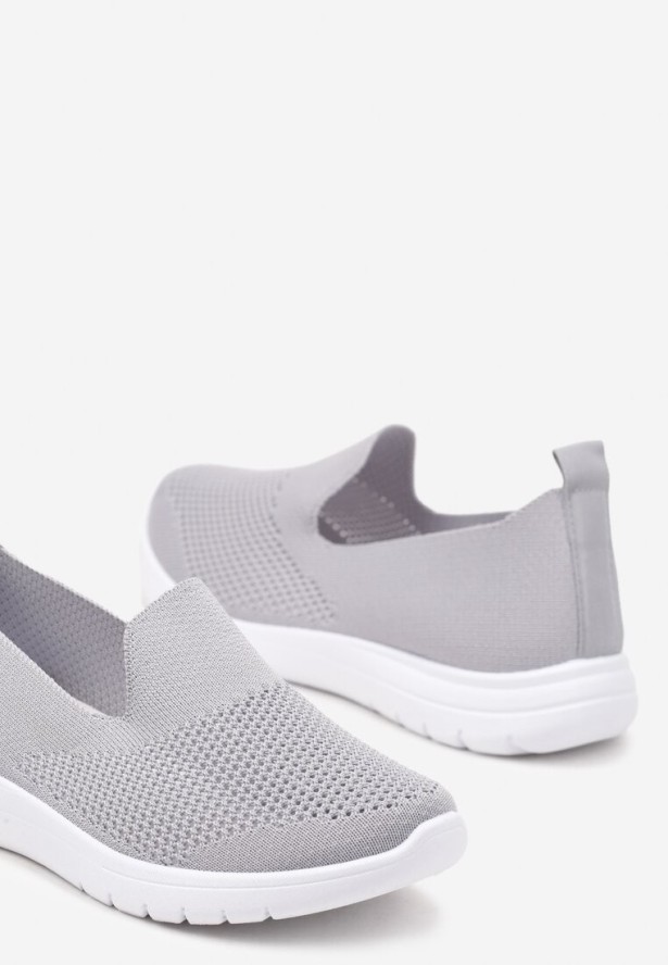 Szare Wsuwane Tenisówki z Ozdobną Perforacją Siltia