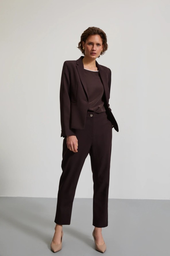 Elegancki garnitur brązowy