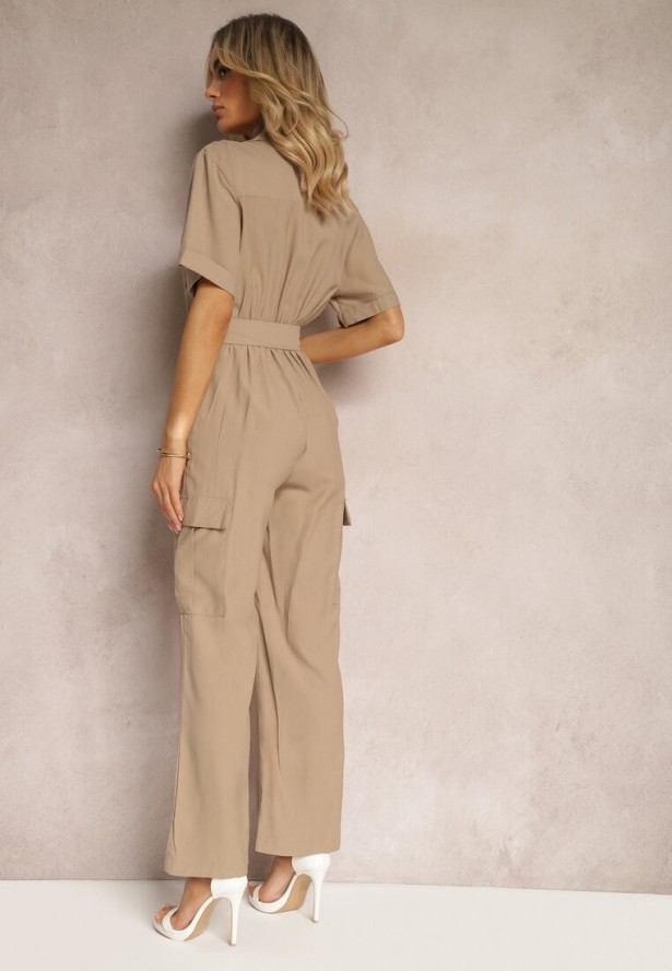 Beżowy Długi Kombinezon w Stylu Utility z Kieszeniami Cargo Paskiem i Kołnierzykiem Qillilena