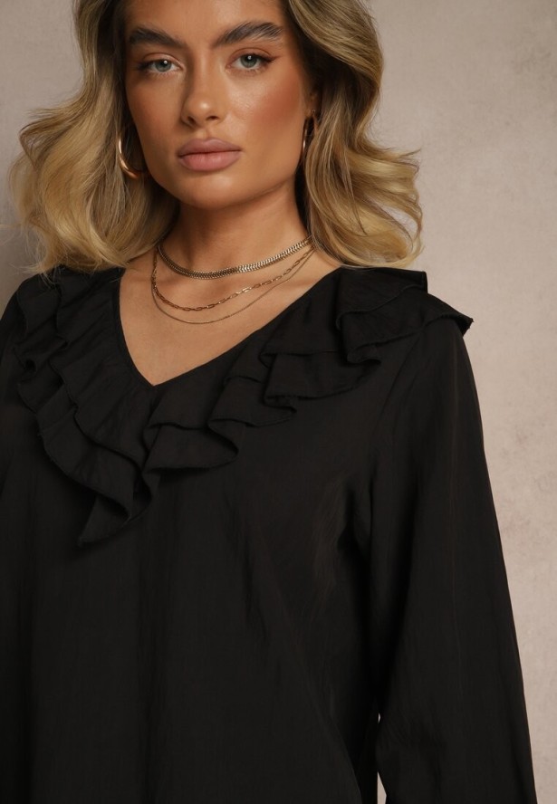 Czarna Rustykalna Bluzka z Wiskozą z Dekoltem w Serek i Falbankami Lislimi