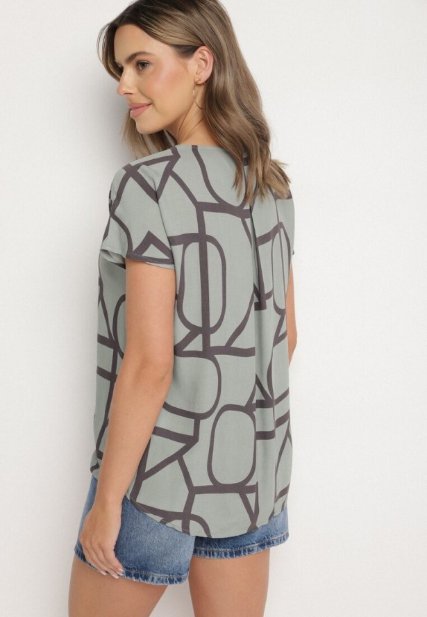 Ciemnozielona Bluzka z Wiskozy o Kroju Typu Nietoperz z Krótkim Rękawem Kosirelia