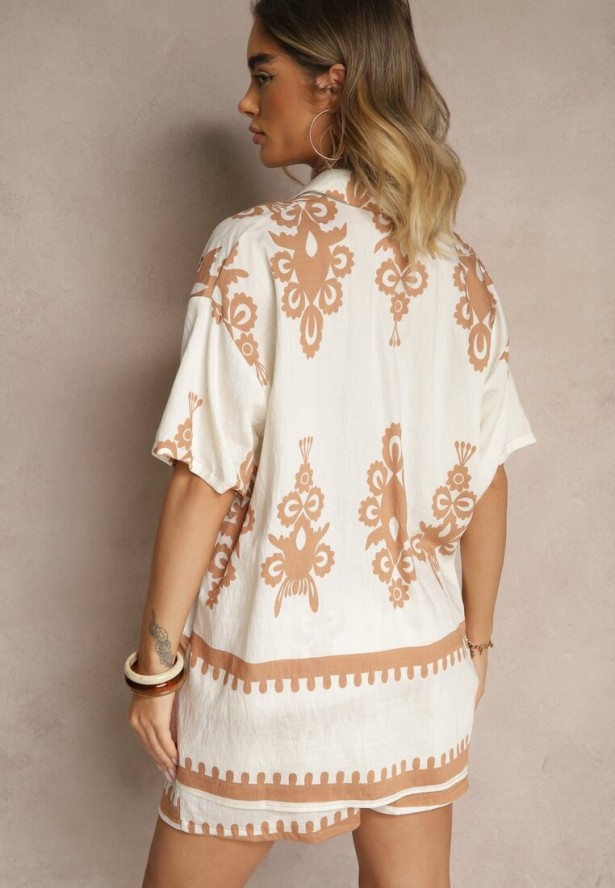 Jasnobeżowy Komplet z Rustykalnym Wzorem z Szortami i Koszulą Tosnea