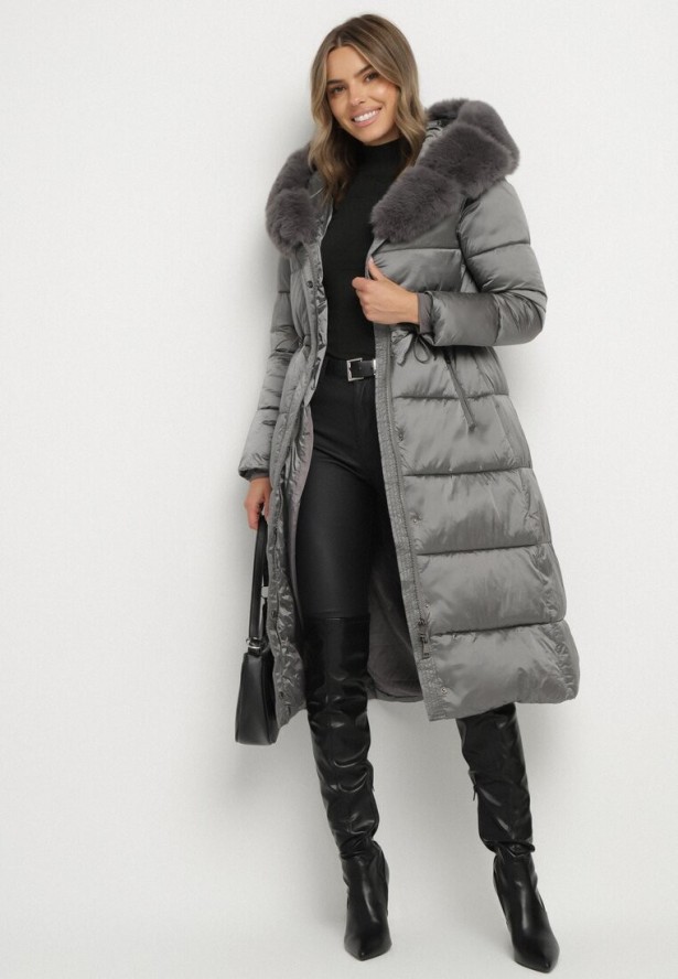 Szara Długa Kurtka Puchowa z Pikowanymi Przeszyciami i Kapturem z Futrem Zevea