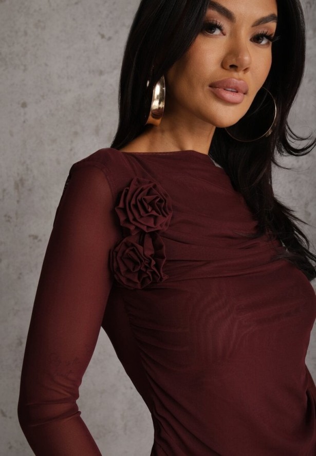 Bordowa Marszczona Bluzka z Siateczki Zdobiona Aplikacją w Kształcie Róży Olirisa