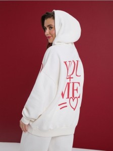 Bluza z napisem na plecach - kremowy
