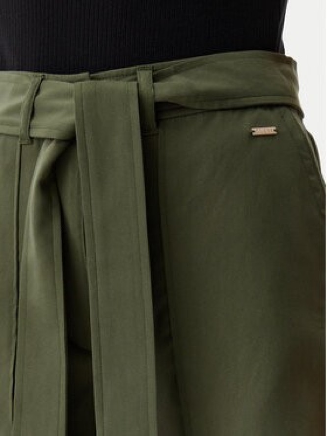 Guess Szorty materiałowe W5GD1R WG4C2 Zielony Relaxed Fit