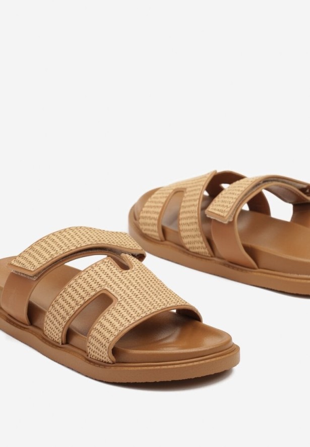 Ciemnobeżowe Klapki Zapinane na Rzep z Geometrycznymi Wycięciami Vevelina