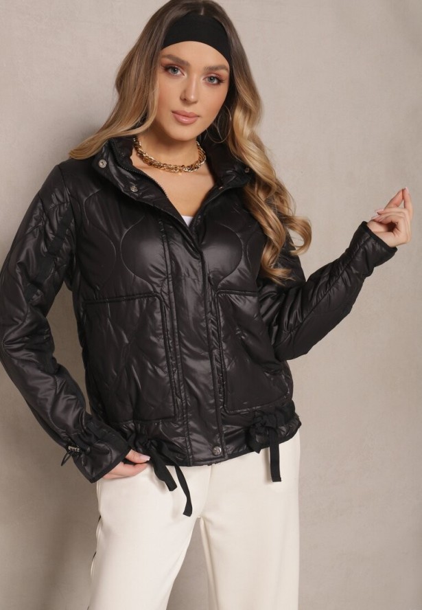 Czarna Pikowana Kurtka z Kieszeniami i Odpinanym Kapturem Eranela