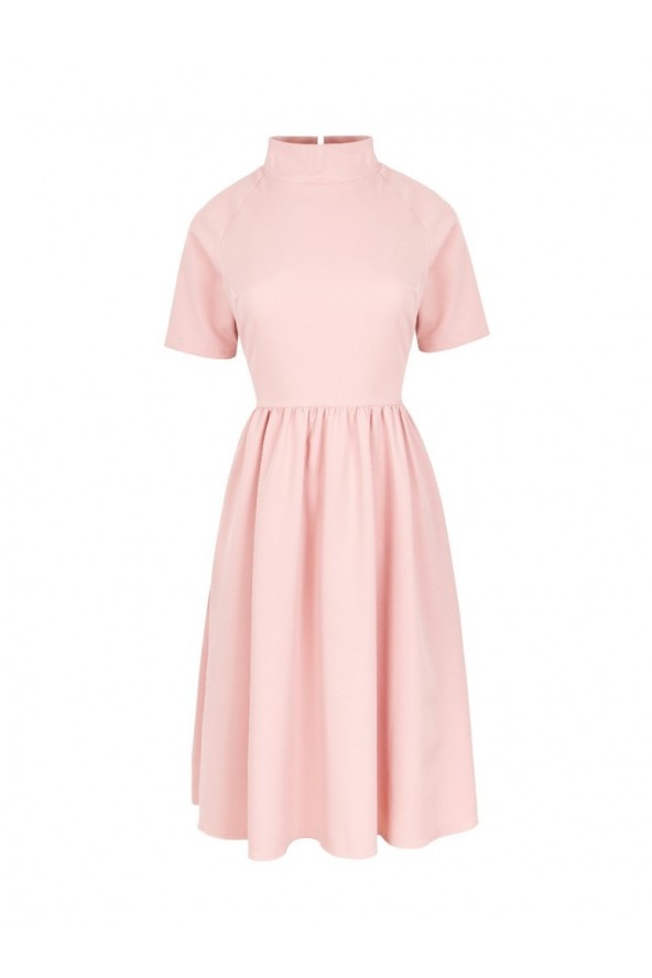 Elegancka rozkloszowana sukienka z wywiniętą stójką różowa