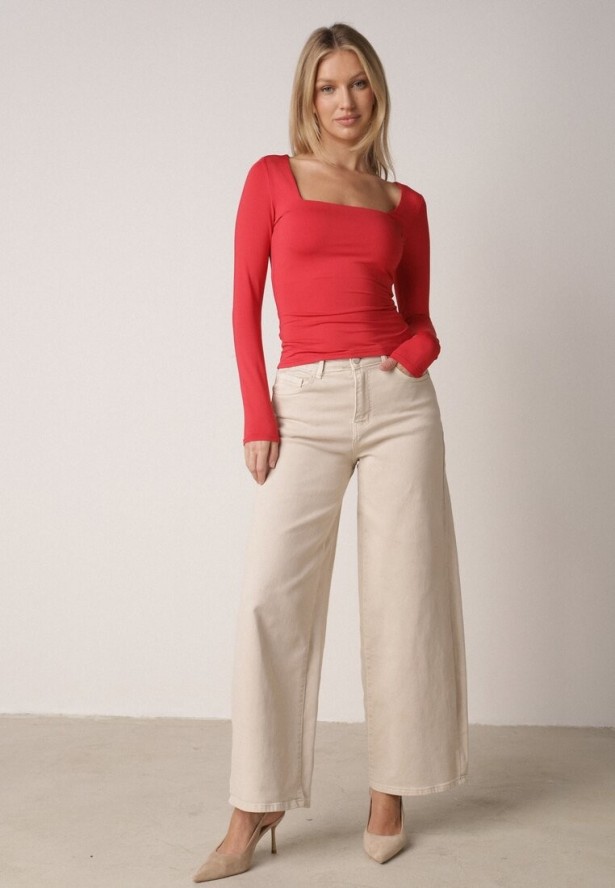 Czerwona Elastyczna Bluzka z Kwadratowym Dekoltem z Wiskozą Doriore