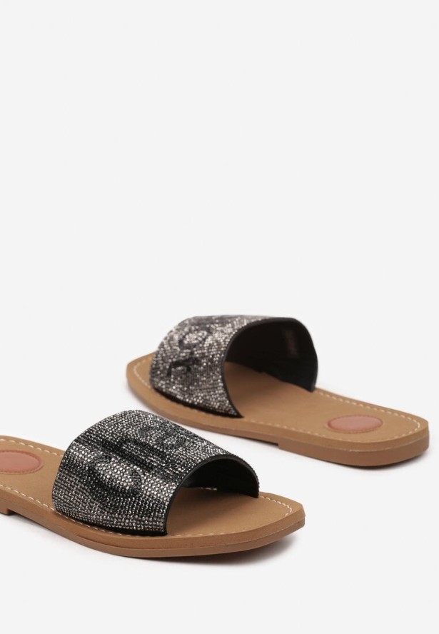 Czarne Płaskie Klapki Ozdobione Napisem Delionel