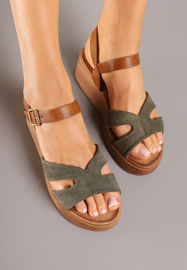 Zielone Sandały w Stylu Drewniaków Zdobione Wycięciami Lisadorea