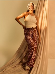 Spodnie wide leg z abstrakcyjnym wzorem - wielobarwny