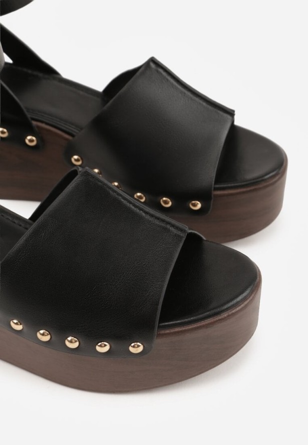 Czarne Sandały na Platformie i Koturnie z Nitami po Bokach Zaehesh