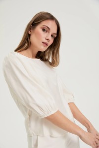 Koszula z bufiastymi rękawami kremowa