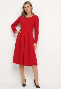 Czerwona Rozkloszowana Sukienka Wieczorowa ze Szpiczastym Dekoltem Temithiel