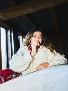 Sweter z wełną - złamana biel