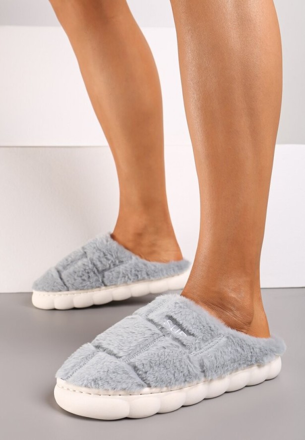 Szare Kapcie na Płaskiej Podeszwie z Futerkiem i Geometrycznym Motywem Naolivia