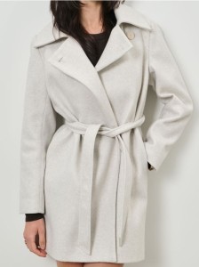 Płaszcz z paskiem - kremowy