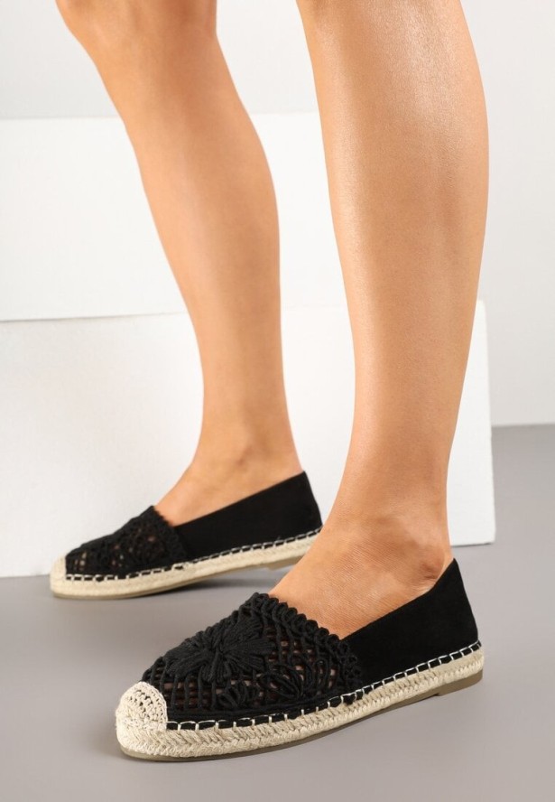 Czarne Espadryle z Ażurową Cholewką i Plecionką Sdivena