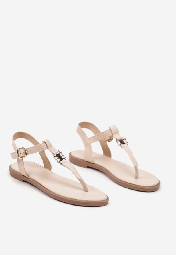 Beżowe Sandały Typu Japonki z Zapięciem na Klamerkę Zdobione Aplikacją Tenitta