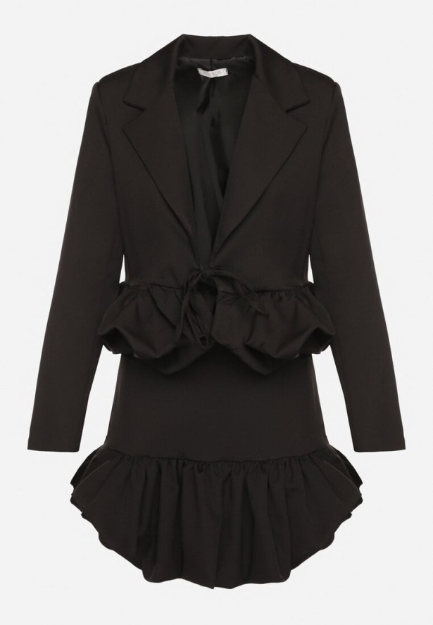 Czarny Komplet Garniturowy Zdobiony Falbanami Marynarka i Spódnico-Spodenki Voelia