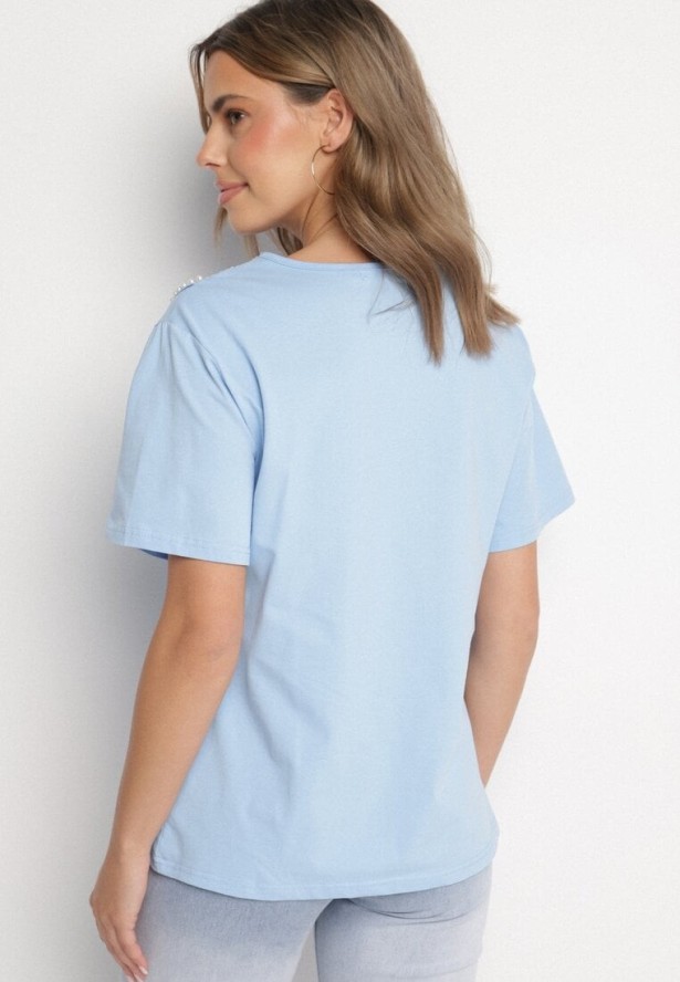 Jasnoniebieski T-shirt Oversize z Ozdobną Koronką i Perłami Elanoriel