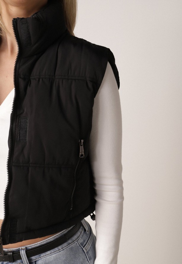 Czarna Krótka Kamizelka Pikowana Typu Puffer Niraemius