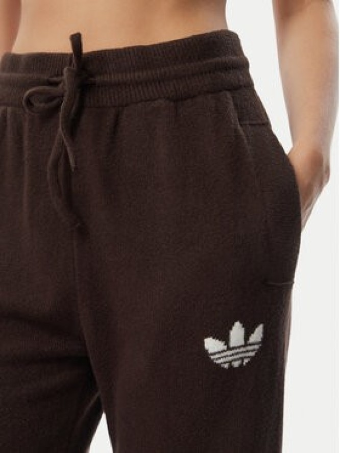 adidas Spodnie dresowe Essentials IA4437 Brązowy Loose Fit