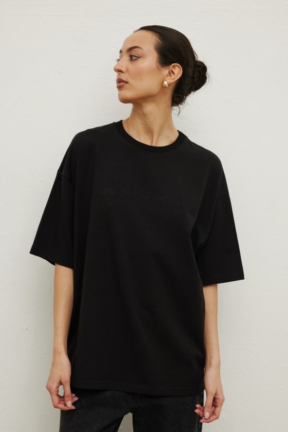 Tshirt z HAFTEM w kolorze BLACK - ALLURE -M/L