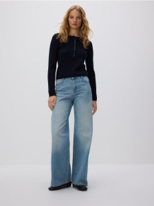 Strukturalny sweter z guzikami - granatowy