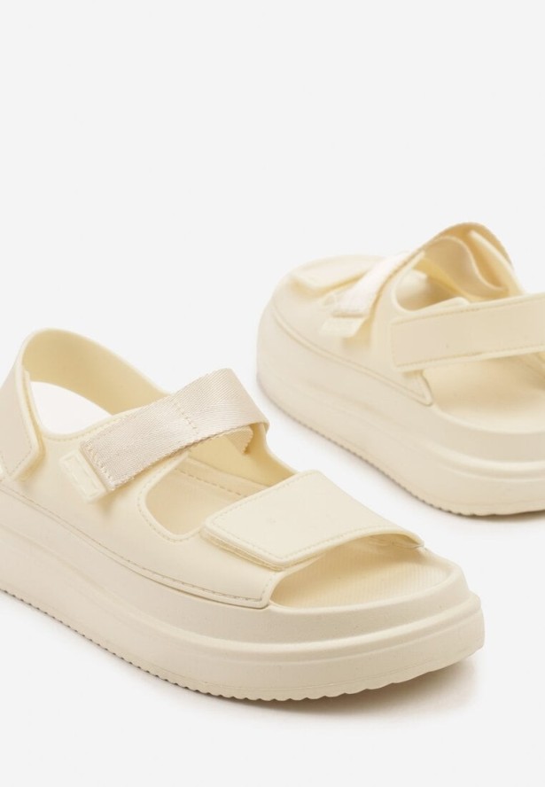 Beżowe Sandały na Niskiej Platformie z Rzepami Taskio