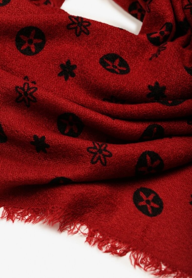 Czerwony Szalik z Frędzlami i Geometrycznym Wzorem Nomisya