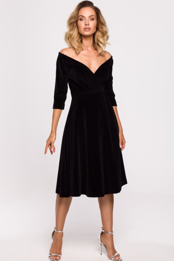 Sukienka welurowa rozkloszowana kopertowa midi z dekoltem V czarna