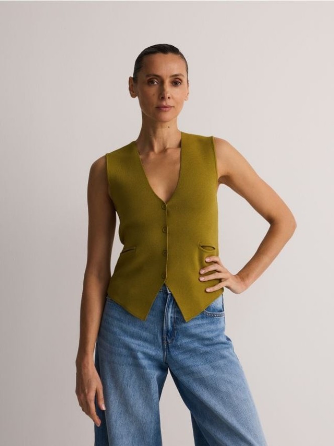 Dzianinowa kamizelka z wiskozą - oliwkowy
