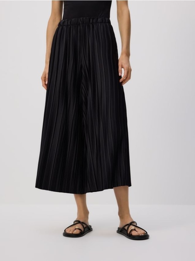 Plisowane spodnie culotte - czarny