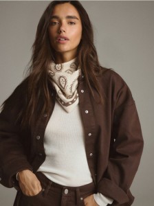 Wzorzysty szal z domieszką wełny - kremowy