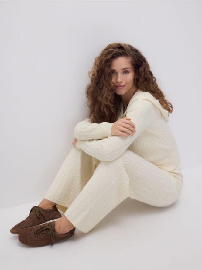 Kardigan z kapturem - kremowy