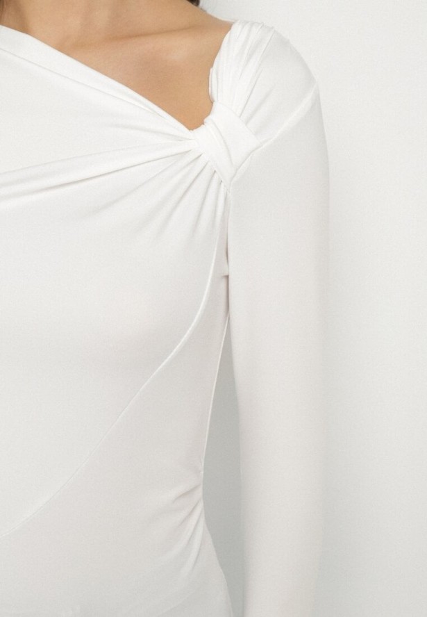 Biała Bluzka z Wiskozą Asymetrycznym Dekoltem Tatielis