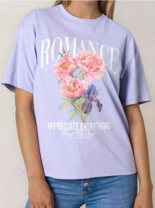 Bawełniana koszulka z nadrukiem kwiatowym - fioletowy