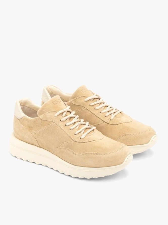 Beżowe sneakersy na grubszym spodzie