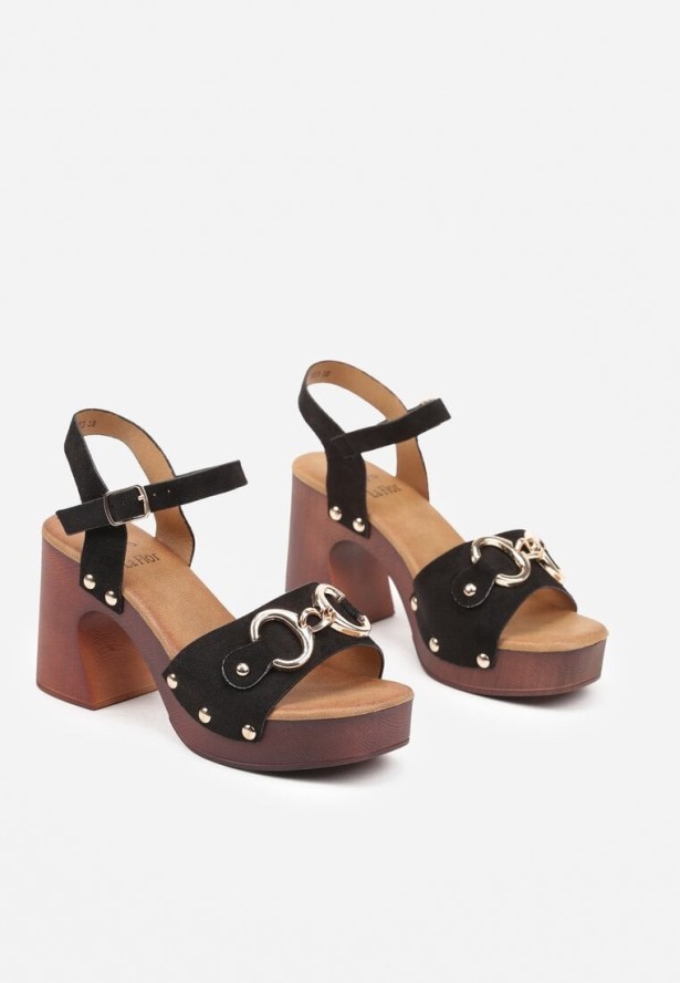 Czarne Sandały Drewniaki na Słupku z Nitami i Ozdobą w Stylu Mokasynów Lenissa