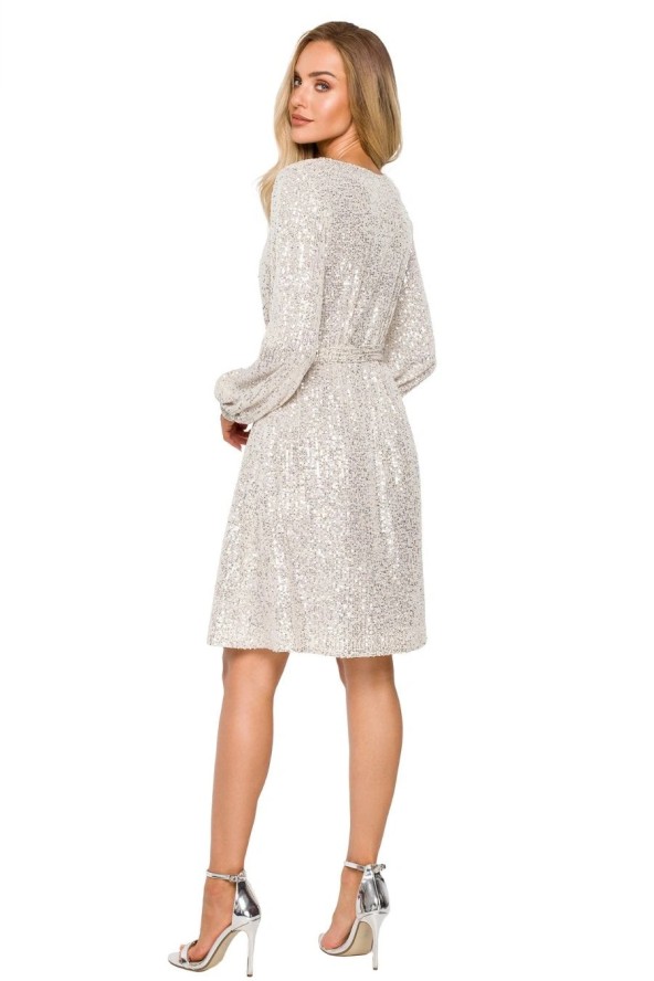 Sukienka cekinowa trapezowa z paskiem błyszcząca szampańska