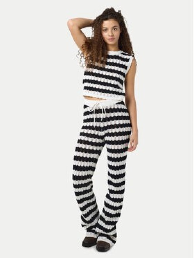 Noisy May Spodnie dzianinowe Laika 27033781 Czarny Flared Fit