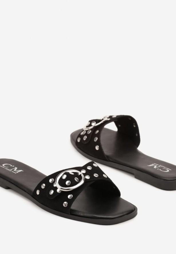 Czarne Klapki Ozdobione Nitami i Klamrami Elritin