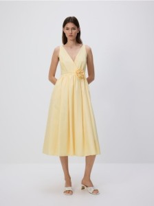 Sukienka midi z ozdobnym paskiem - jasnożółty