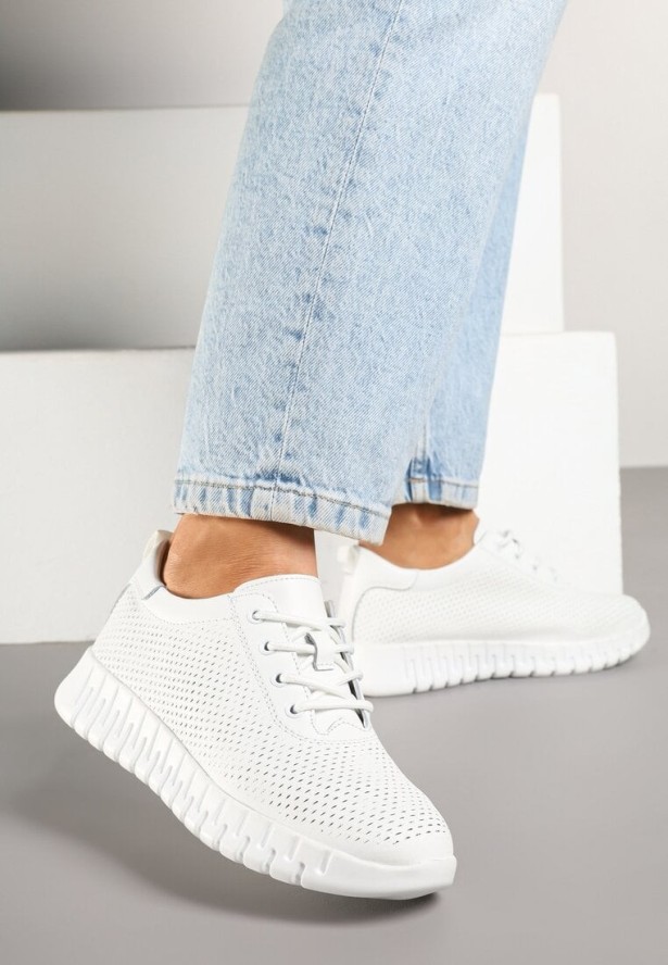 Białe Sneakersy ze Skóry Naturalnej z Perforacją na Tłoczonej Podeszwie Setilora