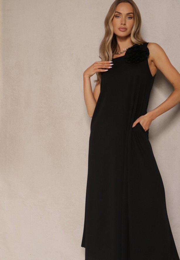 Czarny Kombinezon z Wiskozą Ozdobiona Kwiatem Broszką 3D Solio